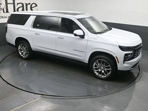 New 2026 Chevrolet Suburban High Country AWD/4WD image 17