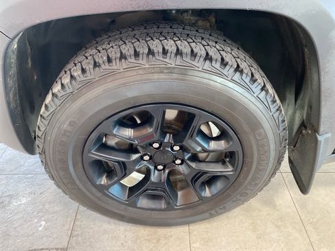 Used 2020 Jeep Cherokee Trailhawk w/ Comfort & Convenience Group image 9