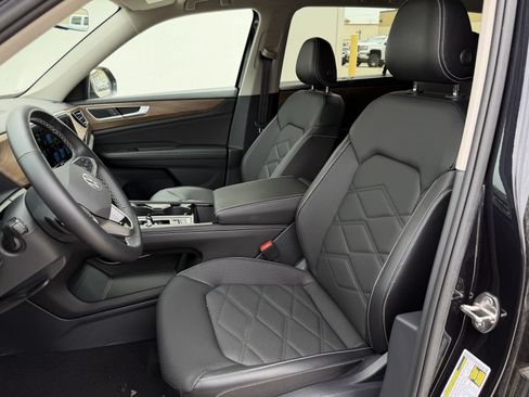 Used 2024 Volkswagen Atlas SE FWD image 25