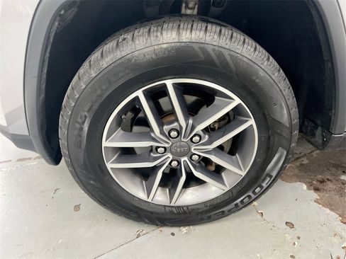 Used 2020 Jeep Grand Cherokee Laredo w/ 18" Wheel & 8.4" Radio Group image 26