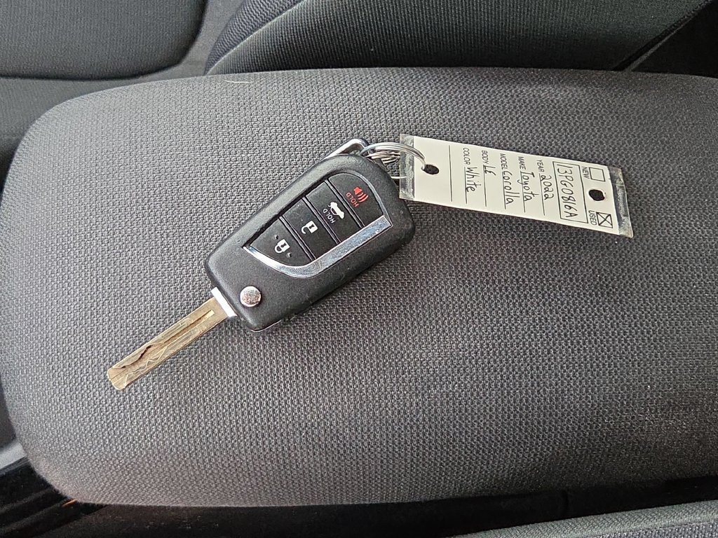 Used 2022 Toyota Corolla LE FWD image 31