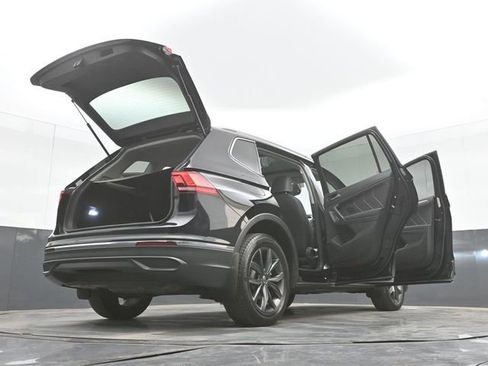 Used 2022 Volkswagen Tiguan SE AWD/4WD image 53