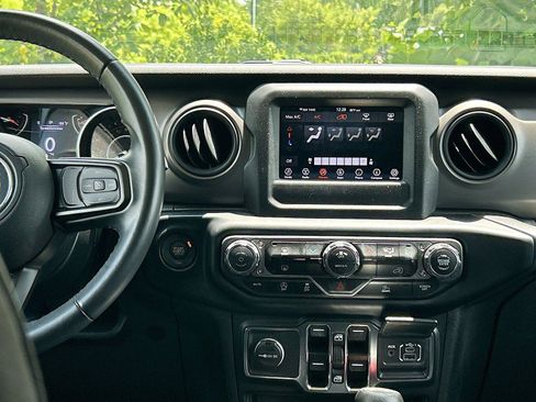 Used 2022 Jeep Wrangler Unlimited Sport AWD/4WD image 19