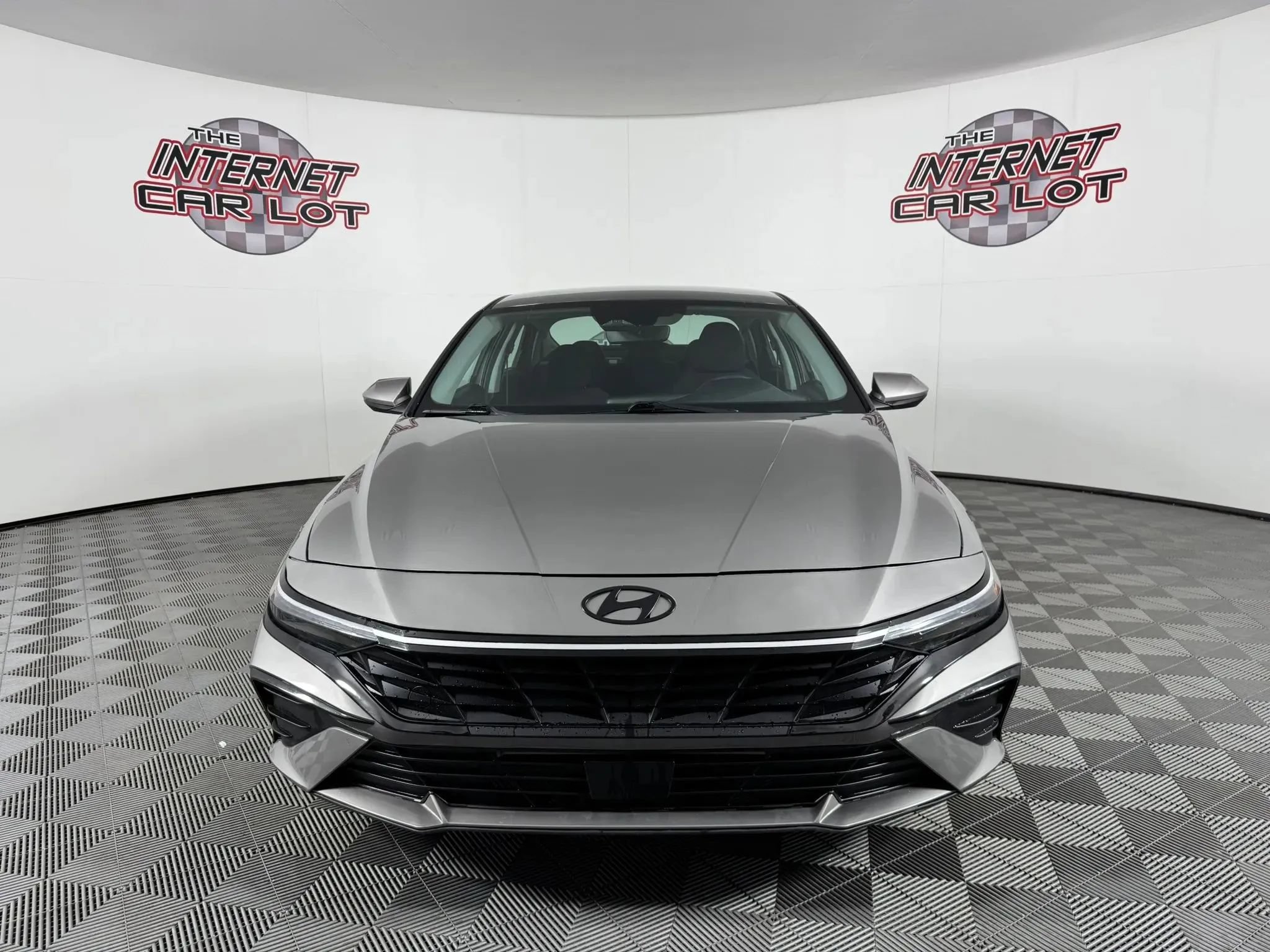 Used 2024 Hyundai Elantra SEL FWD image 2