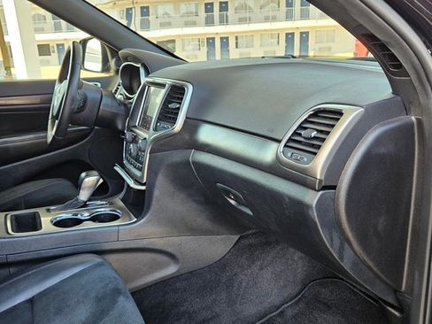 Used 2018 Jeep Grand Cherokee Altitude image 18