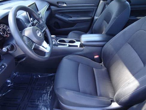 Used 2024 Nissan Altima 2.5 SV FWD image 6