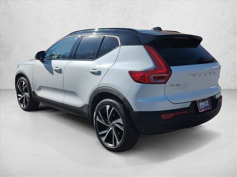 Used 2022 Volvo XC40 T5 R-Design w/ Climate Package image 8