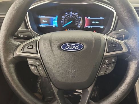 Used 2020 Ford Fusion SE image 3