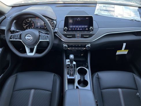 New 2025 Nissan Altima 2.5 SR image 9