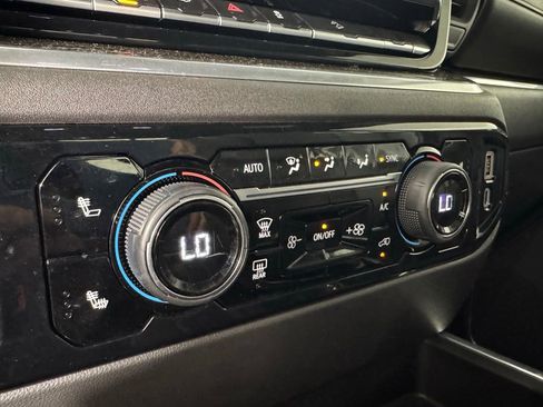 Used 2025 Chevrolet Silverado 1500 LT Trail Boss w/ Convenience Package II AWD/4WD image 24