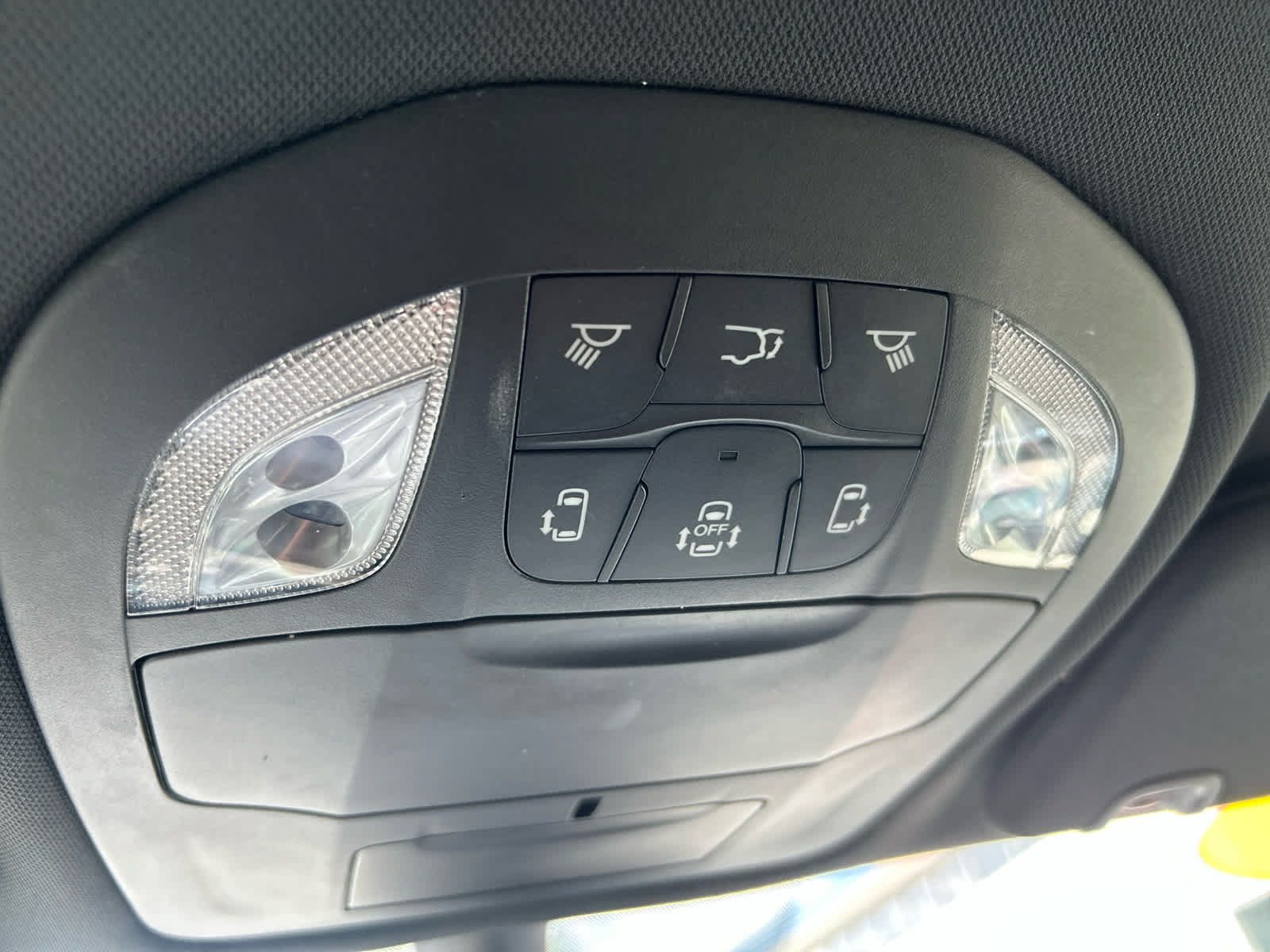 Used 2024 Chrysler Pacifica Touring FWD image 19