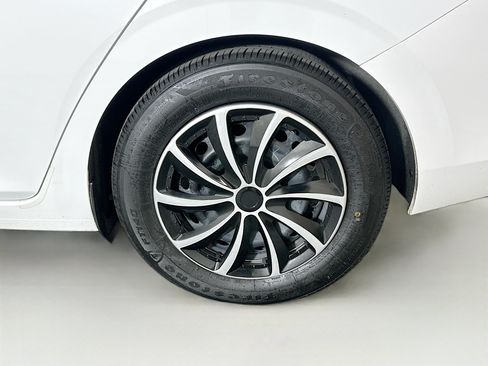 Used 2025 Nissan Sentra S FWD image 11