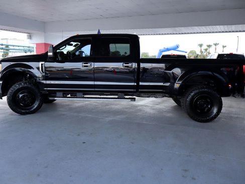 Used 2017 Ford F350 Lariat w/ Chrome Package image 10