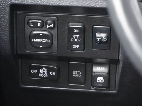 Used 2019 Toyota Tundra Platinum image 38