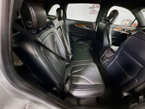 Used 2019 Lincoln Nautilus Reserve image 32