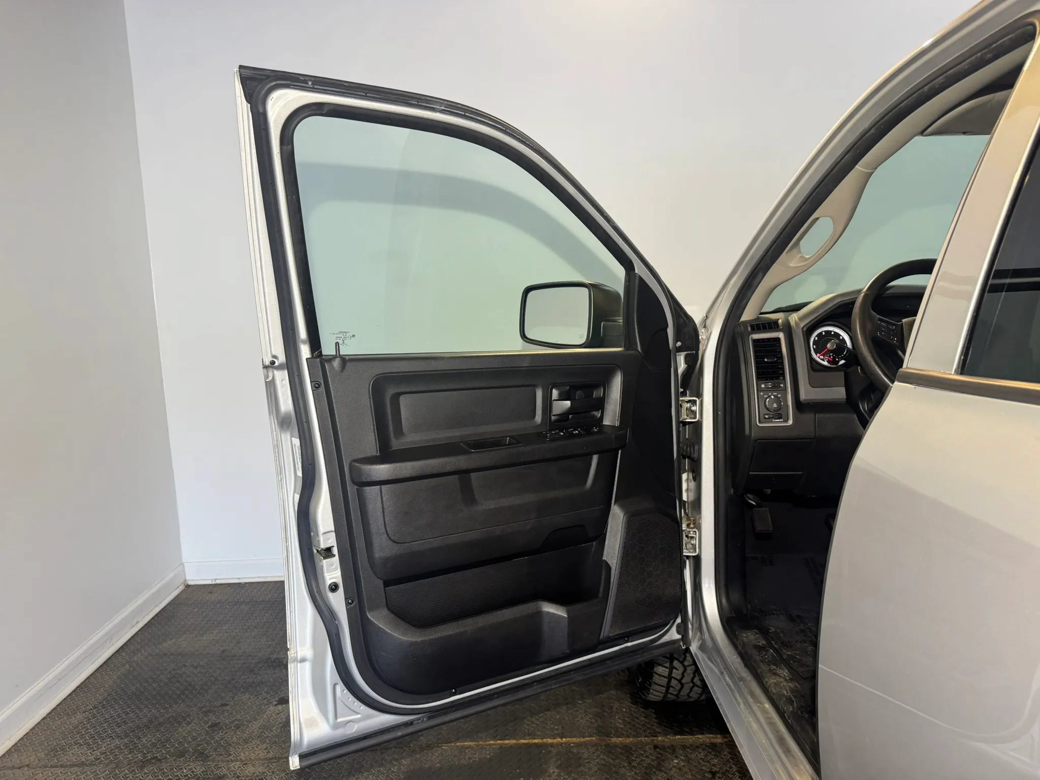 Used 2014 RAM 1500 Express AWD/4WD image 7