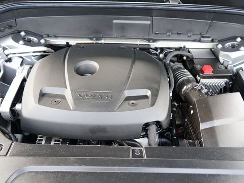 Used 2018 Volvo XC90 T6 Momentum w/ Convenience Package image 11