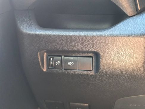 Used 2020 Toyota RAV4 LE AWD/4WD image 17