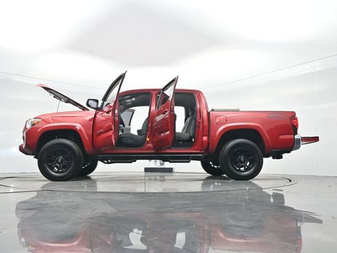 Used 2020 Toyota Tacoma SR5 image 46