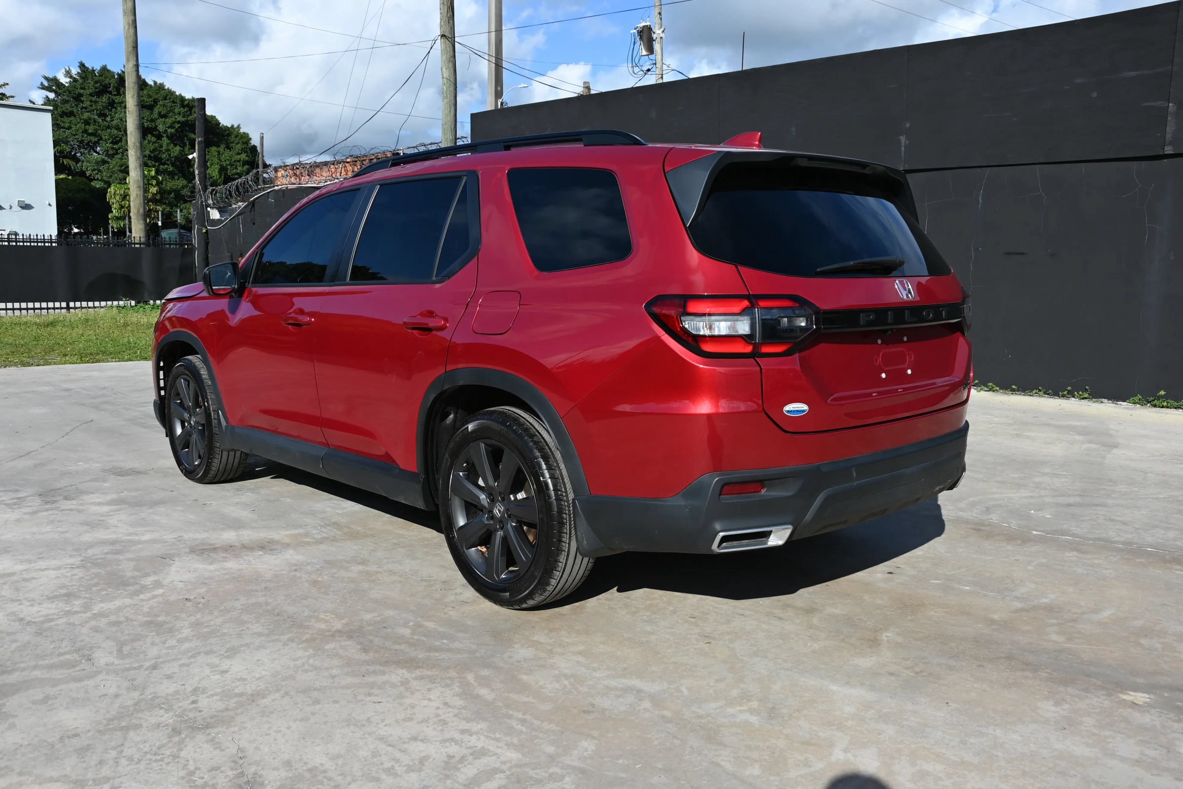 Used 2025 Honda Pilot Sport image 5