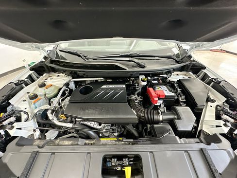 Used 2025 Nissan Rogue SV image 34