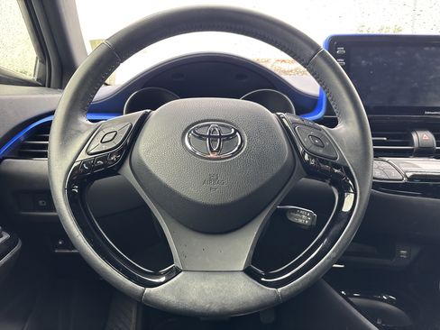 Used 2020 Toyota C-HR XLE FWD image 17
