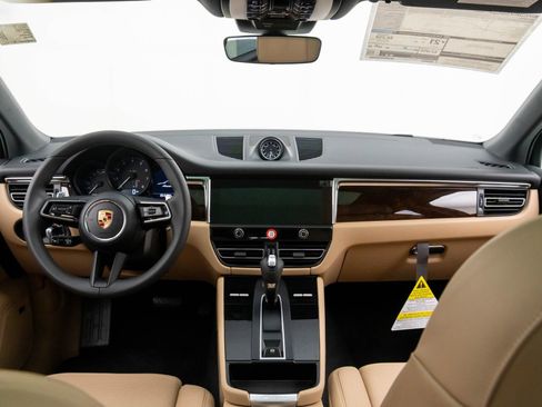 Certified 2026 Porsche Macan AWD/4WD image 11