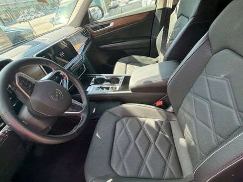 Used 2025 Volkswagen Atlas SE FWD image 5
