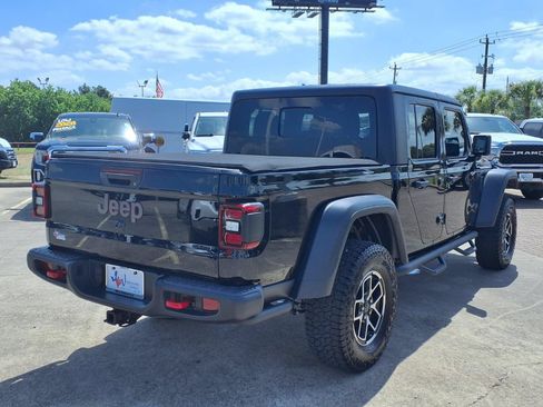 Used 2024 Jeep Gladiator Rubicon w/ Technology Group AWD/4WD image 5