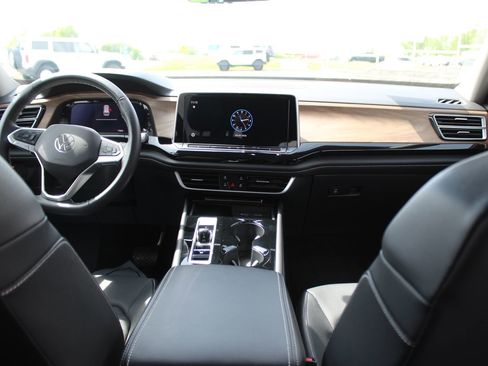 Used 2024 Volkswagen Atlas SE AWD/4WD image 14