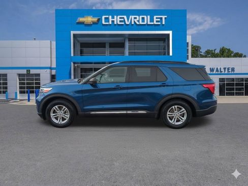 Used 2020 Ford Explorer XLT image 2