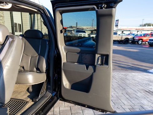 Used 2006 Chevrolet Silverado 3500 LT w/ Heavy-Duty Power Package image 37