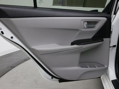 Used 2017 Toyota Camry SE FWD image 22
