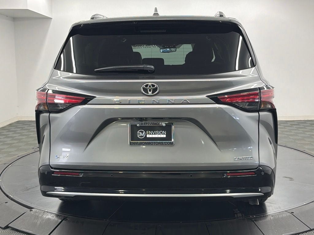 Used 2026 Toyota Sienna Limited FWD image 11
