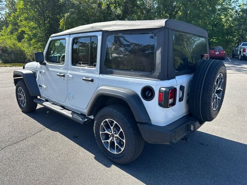 Used 2025 Jeep Wrangler Sport S AWD/4WD image 7