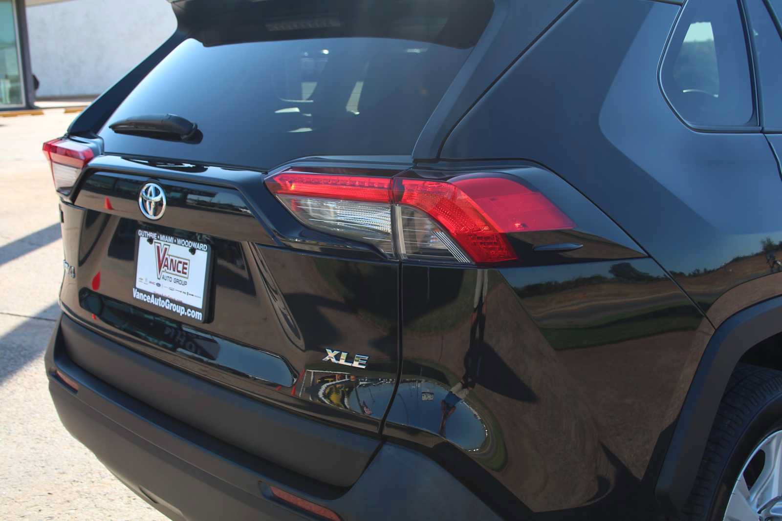 Used 2020 Toyota RAV4 XLE FWD image 13