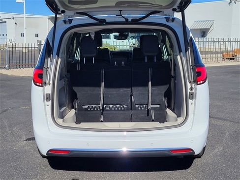 Certified 2024 Chrysler Pacifica Touring-L image 24