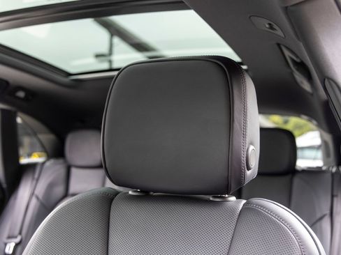 Certified 2026 Porsche Macan AWD/4WD image 32