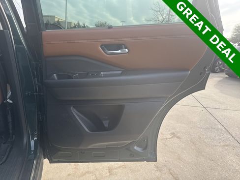 Used 2023 Nissan Pathfinder Platinum image 15