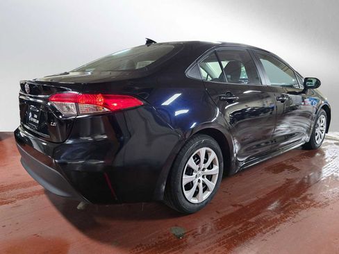 Used 2023 Toyota Corolla LE image 3