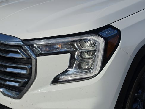 Used 2024 GMC Terrain SLT FWD image 9