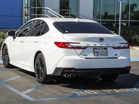 Used 2025 Toyota Camry SE w/ Convenience Package FWD image 10