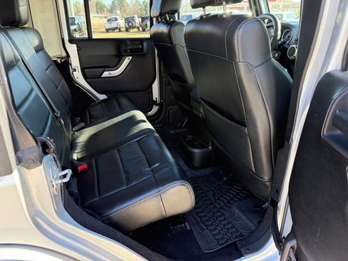 Used 2012 Jeep Wrangler Unlimited Sahara w/ Connectivity Group image 10