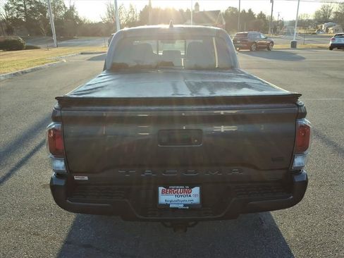 Used 2021 Toyota Tacoma TRD Sport image 11