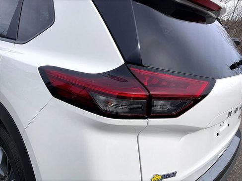 Used 2023 Nissan Rogue S image 28