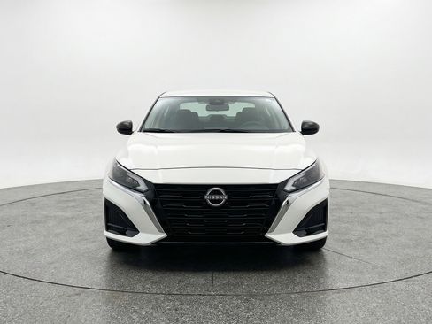 Used 2025 Nissan Altima 2.5 SV image 2