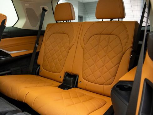 Certified 2025 BMW X7 xDrive40i w/ Premium Package image 21