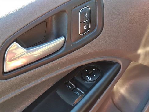 Used 2022 Ford Transit Connect XLT image 17