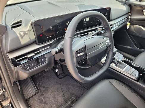New 2026 Kia Sportage EX FWD image 9
