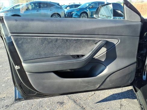 Used 2019 Tesla Model 3 Standard Range Plus image 17